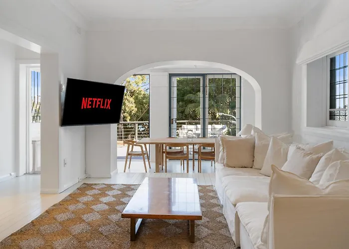 Executive 2Br Apt With Balcony Near Yarranabbe Park
